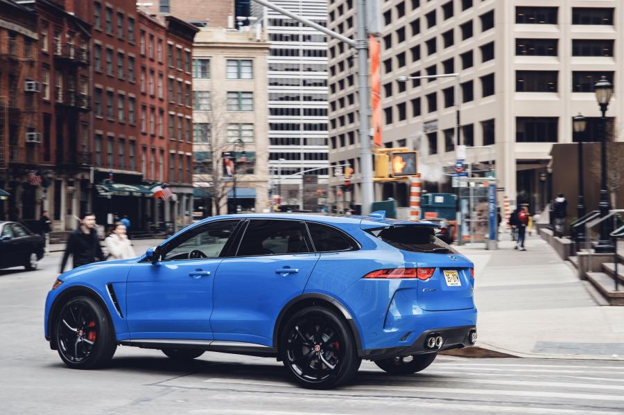  Jaguar F-Pace SVR 2018 года  (NA) (фото 3 из 40)